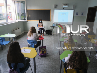 Throughout Italy, the crisis due to Covid 19 has forced schools to delay their opening, until today. This morning the G. Negri Elementary Sc...