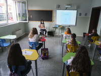 Throughout Italy, the crisis due to Covid 19 has forced schools to delay their opening, until today. This morning the G. Negri Elementary Sc...