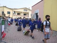 Throughout Italy, the crisis due to Covid 19 has forced schools to delay their opening, until today. This morning the G. Negri Elementary Sc...