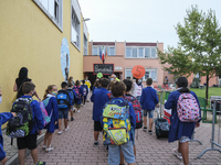 Throughout Italy, the crisis due to Covid 19 has forced schools to delay their opening, until today. This morning the G. Negri Elementary Sc...