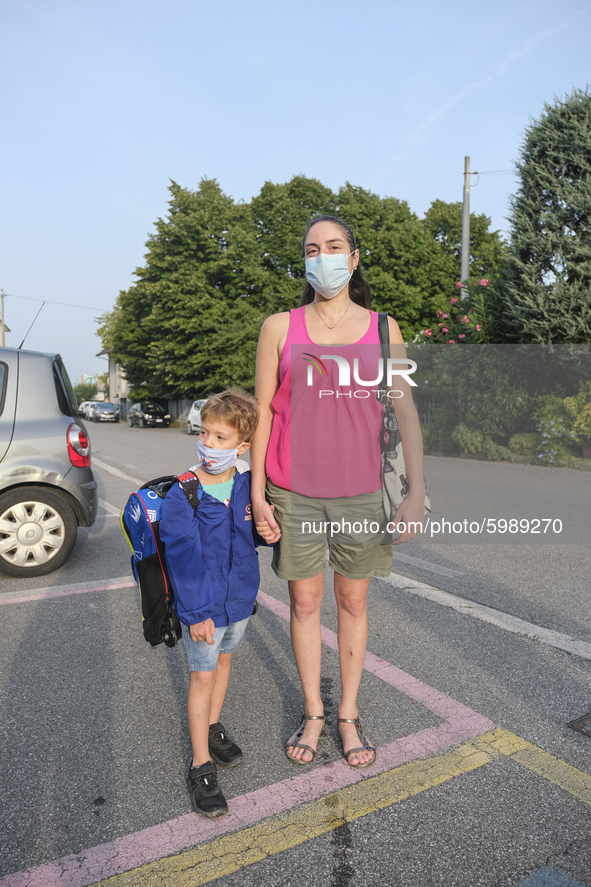 Throughout Italy, the crisis due to Covid 19 has forced schools to delay their opening, until today. This morning the G. Negri Elementary Sc...