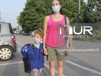 Throughout Italy, the crisis due to Covid 19 has forced schools to delay their opening, until today. This morning the G. Negri Elementary Sc...