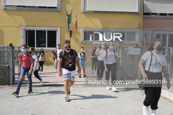 Throughout Italy, the crisis due to Covid 19 has forced schools to delay their opening, until today. This morning the G. Negri Elementary Sc...