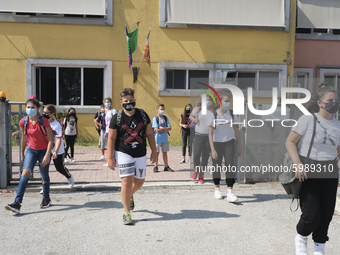 Throughout Italy, the crisis due to Covid 19 has forced schools to delay their opening, until today. This morning the G. Negri Elementary Sc...