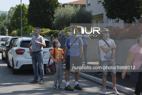 Throughout Italy, the crisis due to Covid 19 has forced schools to delay their opening, until today. This morning the G. Negri Elementary Sc...