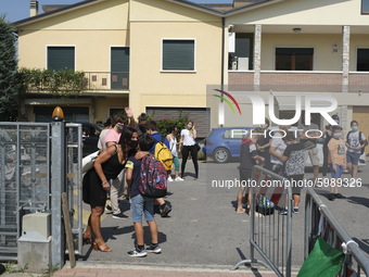 Throughout Italy, the crisis due to Covid 19 has forced schools to delay their opening, until today. This morning the G. Negri Elementary Sc...