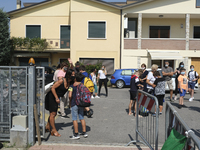 Throughout Italy, the crisis due to Covid 19 has forced schools to delay their opening, until today. This morning the G. Negri Elementary Sc...