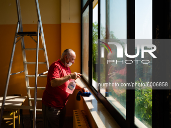 A janitor cleaning and disinfecting desks and the classroom in the Don Tonino Bello High School in Molfetta on 16th September 2020.
The reo...