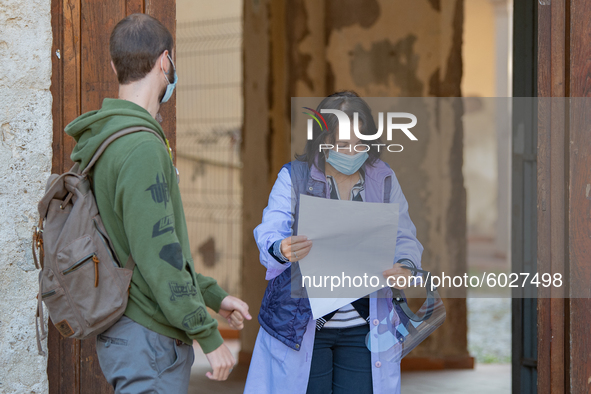 Students of the Liceo Scientfico of Rieti, Italy on 24 September 2020 at the entrance. Reopening for schools that have postponed the start o...