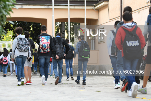 Students of the Liceo Scientfico of Rieti, Italy on 24 September 2020 at the entrance. Reopening for schools that have postponed the start o...