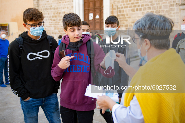 Students of the Liceo Scientfico of Rieti, Italy on 24 September 2020 at the entrance. Reopening for schools that have postponed the start o...