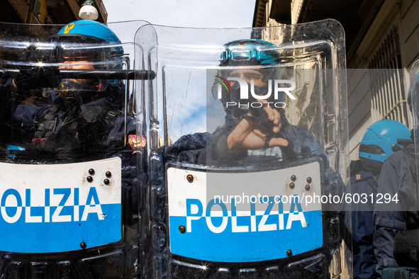 Police control the students strike against the way the Italian government managed, with delays and failures, the restart of the school year...