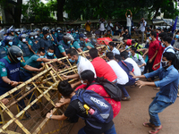 Police barricade Student Union activists stage a demonstration in front of Ministry of Education demanding reducing the fee of school and co...