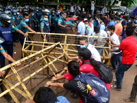 Police barricade Student Union activists stage a demonstration in front of Ministry of Education demanding reducing the fee of school and co...