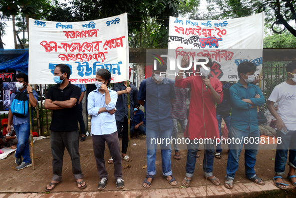 Student Union activists stage a demonstration in front of Ministry of Education demanding reducing the fee of school and college students du...