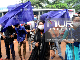 Student Union activists stage a demonstration in front of Ministry of Education demanding reducing the fee of school and college students du...