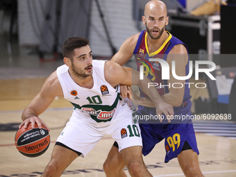 Ioannis Papapetrou and Nick Calathes during the match between FC Barcelona and Panathinaikos BC, corresponding to the week 4 of the Euroleag...