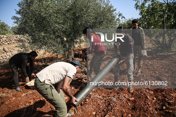 Members of the Syrian armed opposition (Jaysh al-Izza) target sites of the Syrian regime in the southern countryside of Idlib in the northwe...