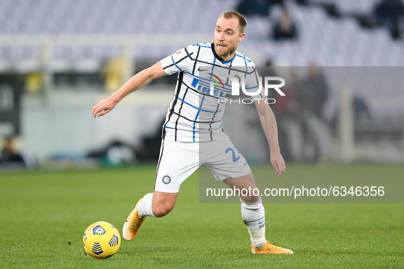Christian Eriksen of FC Internazionale controls the ball during the Coppa Italia match between ACF Fiorentina and FC Internazionale at Stadi...