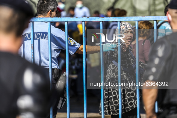 Migrants are waiting to enter to the transfer camp in Opatovac near border crossing point between Serbia and Croatia. Opatovac, Croatia. Sep...