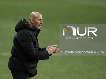Zinedine Zidane of Real Madrid gives instructions during the Supercopa de Espana Semi Final match between Real Madrid and Athletic Club at E...