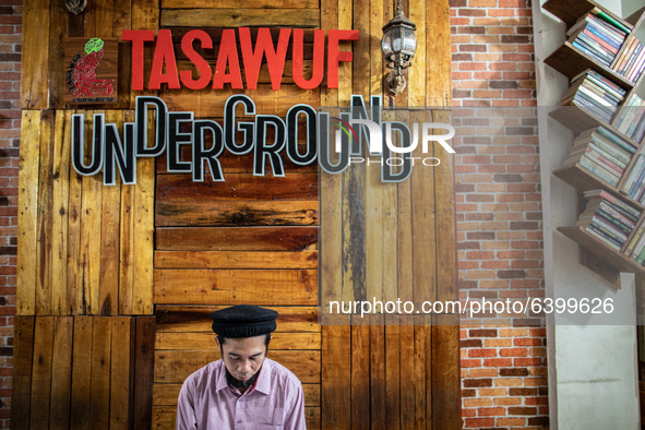 Ustadz HALIM AMBIYA waiting for his students for praying time. Islamic boarding school for punk and street children in Ruko Cimanggis, Ciput...