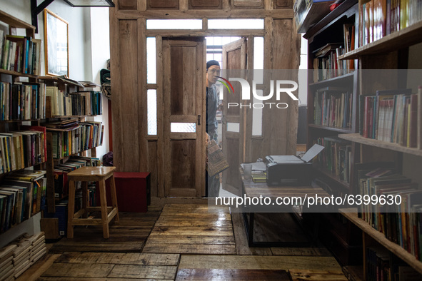 A student prepare for praying together. Islamic boarding school for punk and street children in Ruko Cimanggis, Ciputat, South Tangerang, Ba...