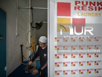 Laundrya business by boarding school that called " Punk Resik Laundry (Clean Punk Laundry). Islamic boarding school for punk and street chil...