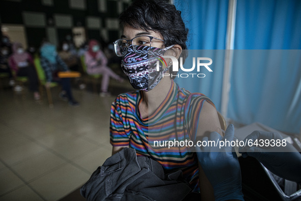  A health worker during vaccination process. 2nd Phase of Vaccination covid19 for health worker in Indonesia held at one of location at Heal...