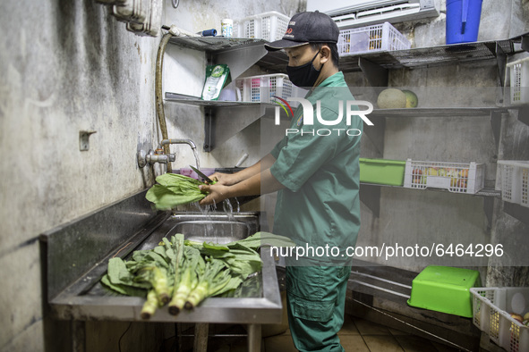 An officer at Orang Utan Cage prepare breakfast for Orang Utan. During pandemic covid19 Zoo Animal Garden at South Jakarta close down to pub...