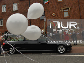 Residents of New Street in Dublin hold white balloons to say goodbye to their recently departed neighbour, Mrs. Quinn (age 89). 
Since the b...