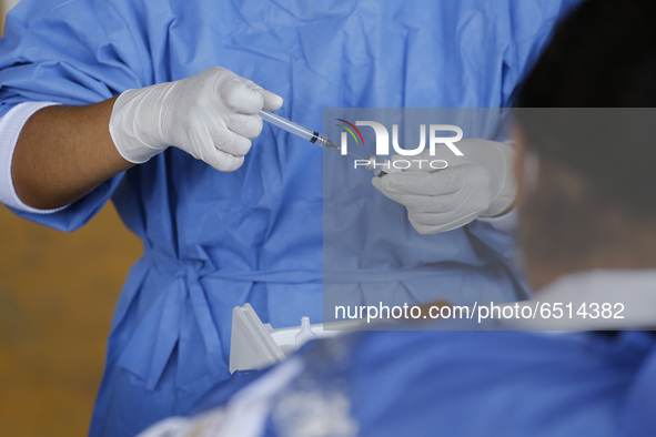 A nurse prepares a dose of Pfizer-BioNTech Covid-19 vaccine before inject to an elderly, during mass vaccine inside of Hermanos Lopez Rayon...