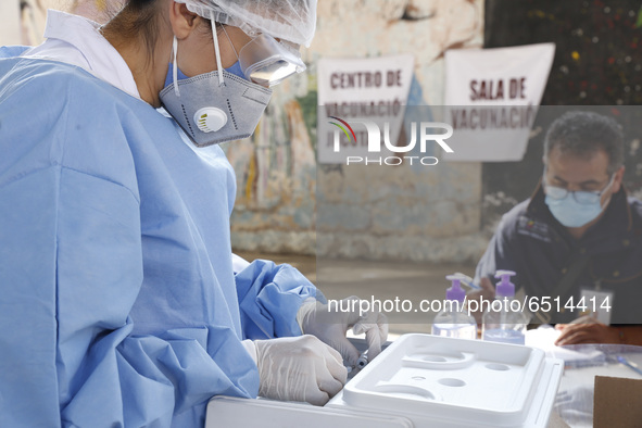 A nurse prepares a dose of Pfizer-BioNTech Covid-19 vaccine before inject to an elderly, during mass vaccine inside of Hermanos Lopez Rayon...