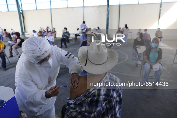 A person receives a dose of Pfizer-BioNTech Covid-19 vaccine before inject to an elderly, during mass vaccine inside of Hermanos Lopez Rayon...