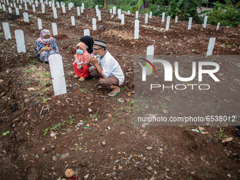 Families member of Covid19 Death Victim visiting the grave at Srengseng Sawah, Jakarta, Indonesia on March 19, 2021. Number of covid19 death...