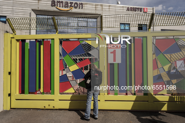 Members of the CISL, CGIL, UIL trade unions and some non-parliamentary party members gather outside the Amazon plant in Arzano in Naples, It...