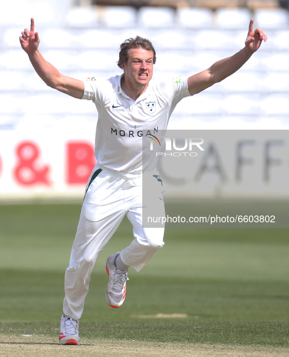  Worcestershire's Charlie Morris  claims LBW not given  during  Championship Day One of Four between Essex CCC and Worcestershire CCC at The...