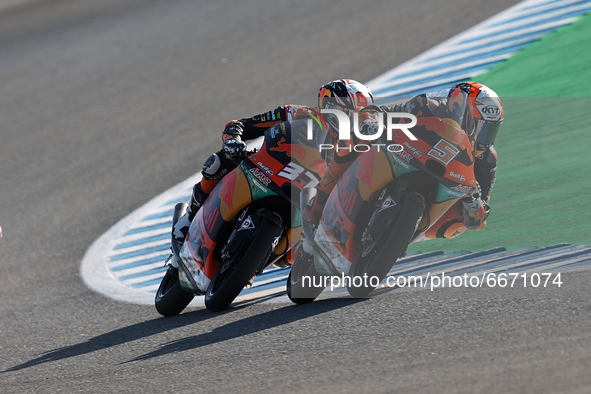 Jaume Masia (#5) of Spain and Red Bull KTM Ajo and Pedro Acosta (#37) of Spain and Red Bull KTM Ajo during the qualifying of Gran Premio Red...