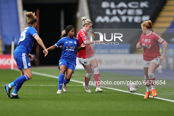  Lois Heuchan (second from right) of Charlton Athletic battles for possession with Lachante Paul of Leicester City during the FA Women's Cha...
