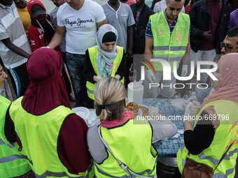 Assosiacion du Fraternitè Du Savoir, Arab Association of Nice that every night declares the end of Ramadan and offers hot meals to migrants,...