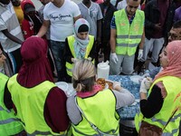 Assosiacion du Fraternitè Du Savoir, Arab Association of Nice that every night declares the end of Ramadan and offers hot meals to migrants,...