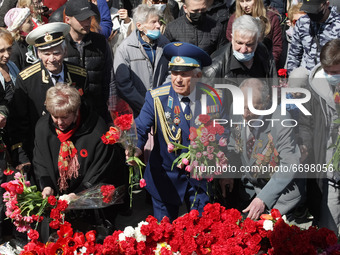 Ukrainian veterans lay flowers to the Monument of Eternal Glory on the Tomb of the Unknown Soldier, during the Victory Day celebration amid...