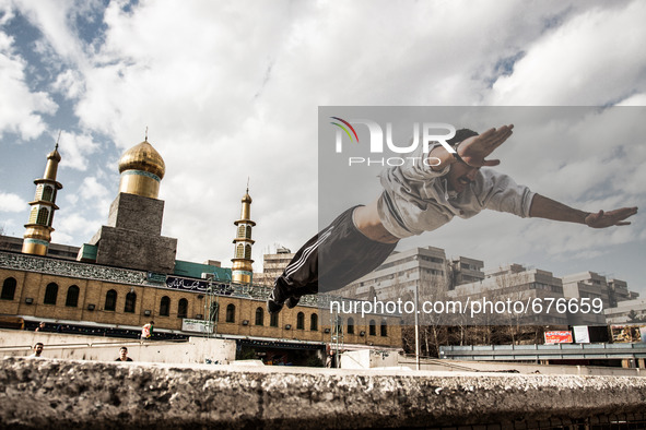 Parkour performer in Ekbatan and the mosque in the background. 