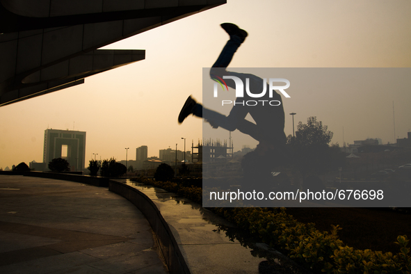 Siluete of parkour performer. 