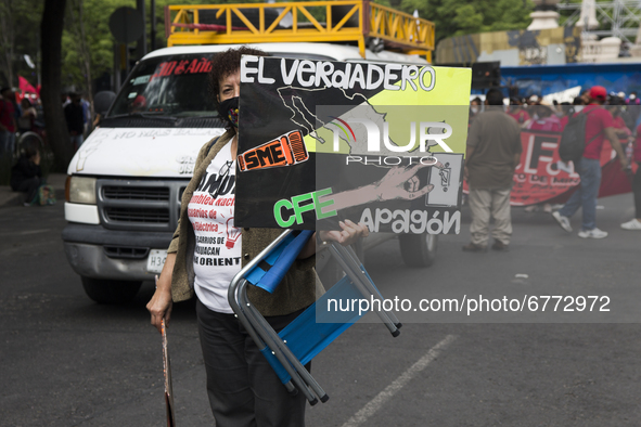 Members of the National Coordinator of Education Workers (CENTE by its acronym in Spanish) from various states of the country, marched in Me...