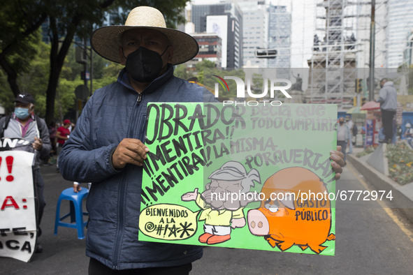 Members of the National Coordinator of Education Workers (CENTE by its acronym in Spanish) from various states of the country, marched in Me...