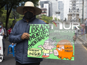 Members of the National Coordinator of Education Workers (CENTE by its acronym in Spanish) from various states of the country, marched in Me...