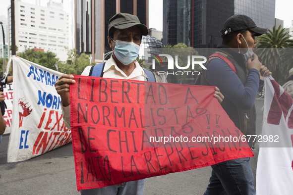 Members of the National Coordinator of Education Workers (CENTE by its acronym in Spanish) from various states of the country, marched in Me...