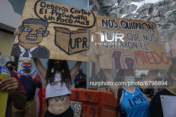 Teacher, Students and Workers of the UPR (University of Puerto Rico) protest against a budget cut of $94 million imposed by the Fiscal Contr...