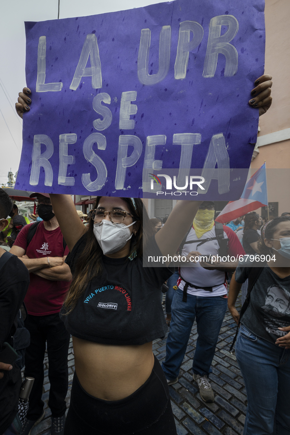 Teacher, Students and Workers of the UPR (University of Puerto Rico) protest against a budget cut of $94 million imposed by the Fiscal Contr...